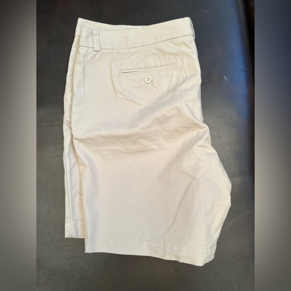 Tommy Hilfiger khaki color size 16 shorts - Picture 4 of 5